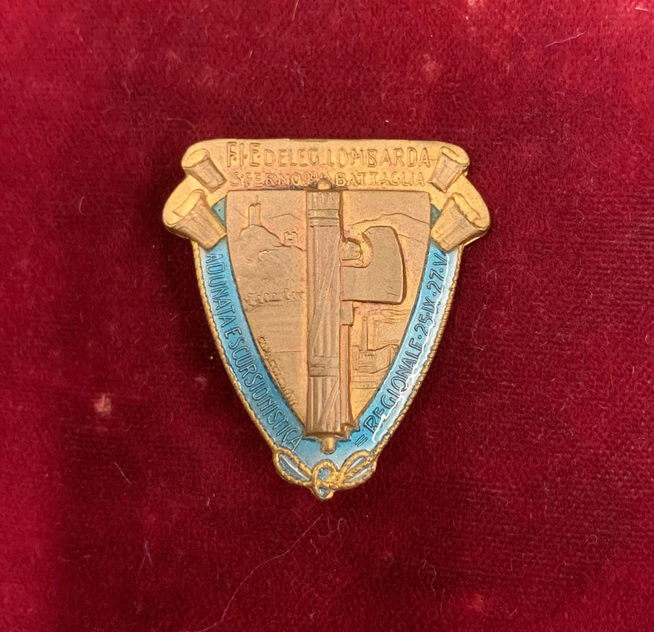 Distintivo "Adunata Escursionistica - Regionale 25.IX.-27.V" F.I.E. Deleg. Lombarda San Fermo della Battaglia