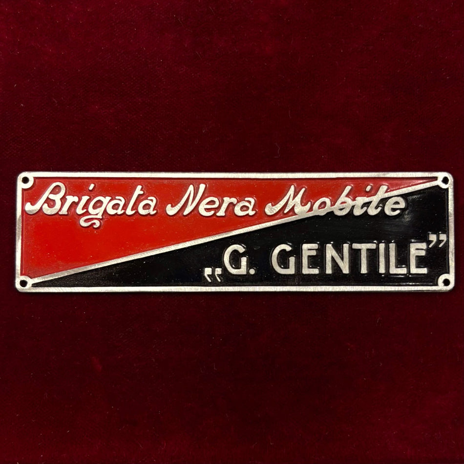 Placchetta in lamierino della Brigata Nera Mobile “G. Gentile”