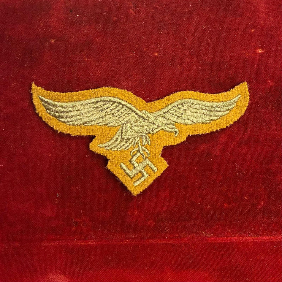 Aquila da petto dell' AFRIKA KORPS dei reparti Luftwaffe - modello su fondo tropicale/kaki