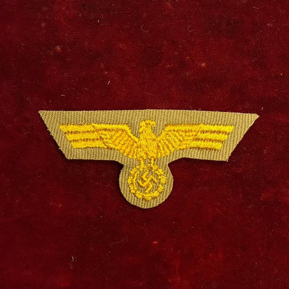 Aquila da bustina dell' Esercito tedesco Wehrmacht su fondo kaki/tropicale
