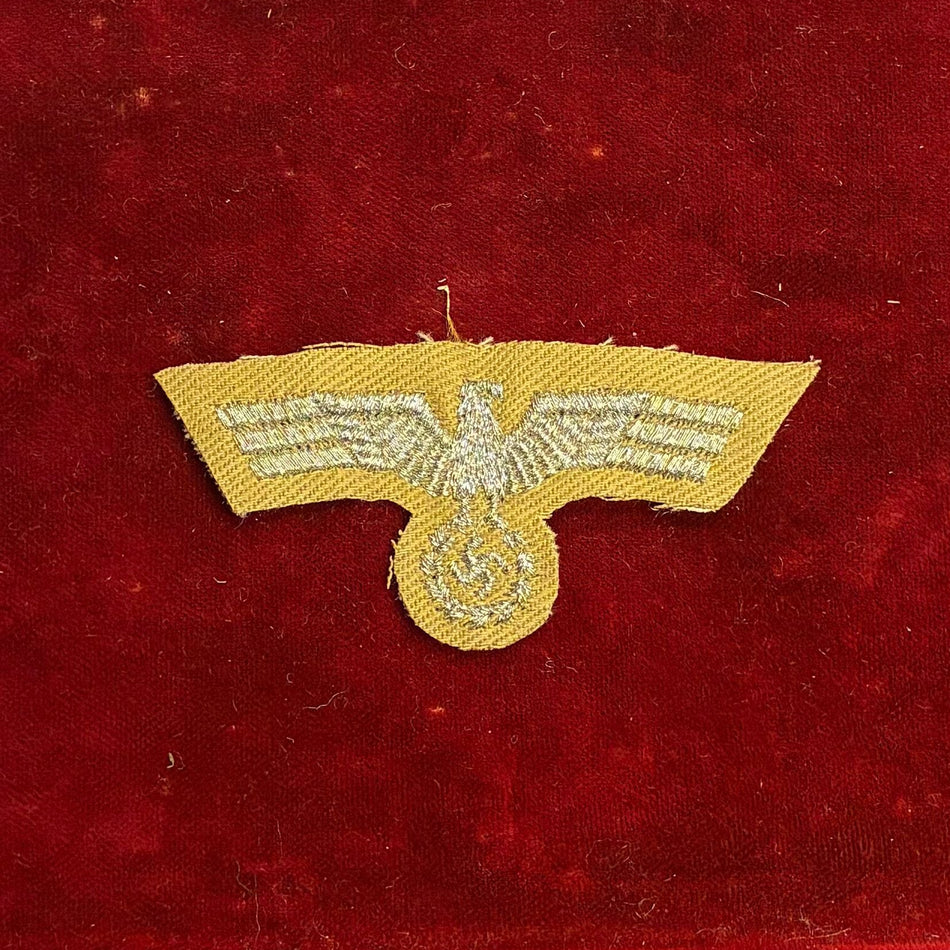 Aquila da bustina per Ufficiale dell' Esercito tedesco su fondo kaki/tropicale