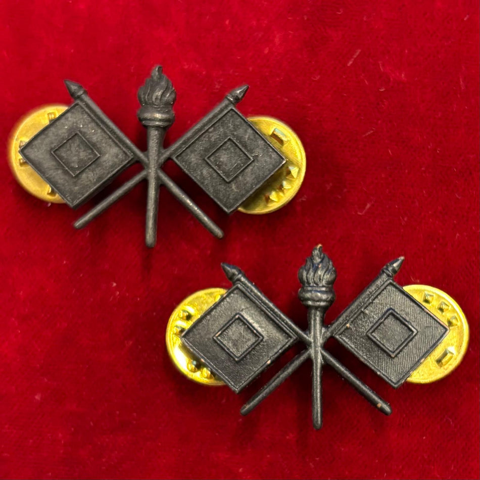Distintivi "BOS Signal Corps" - in metallo nero - (Venduti in Coppia)