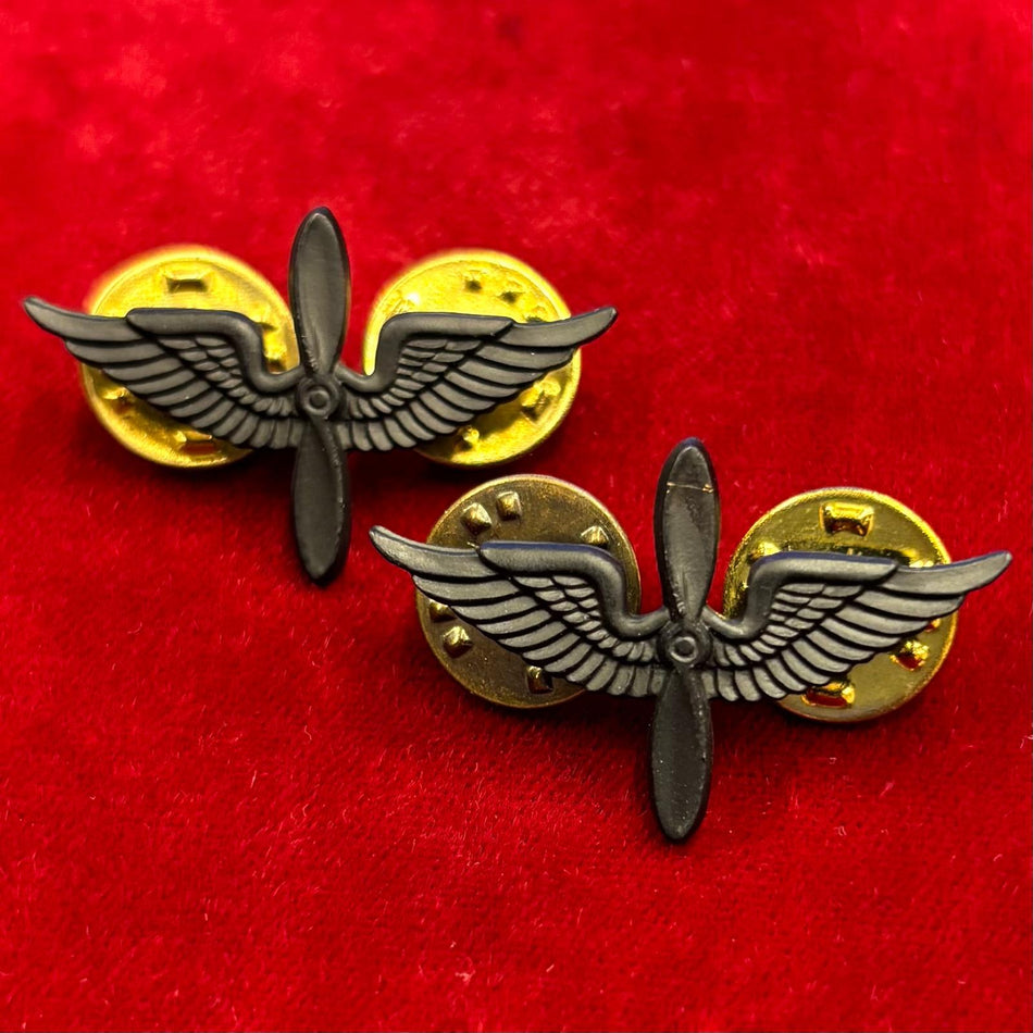 Distintivi "BOS Aviation" - in metallo nero - (Venduti in Coppia)