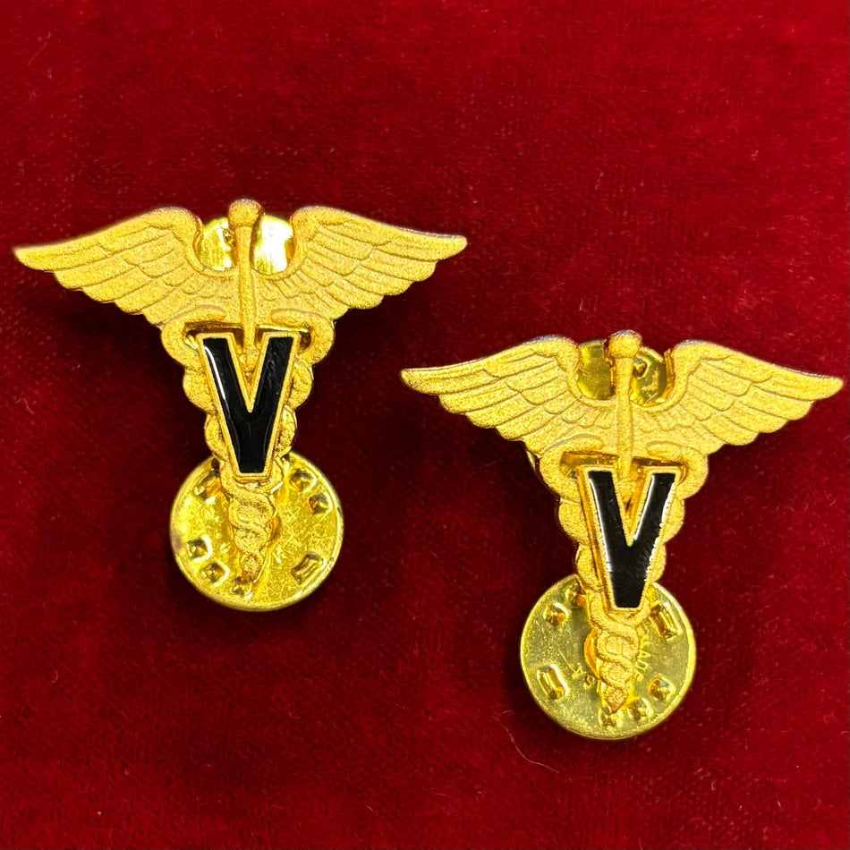 Distintivi "Veterinary Corps - V" (Venduti in coppia)