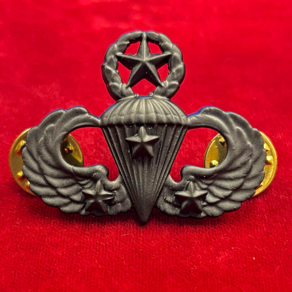 U.S. Army - Distintivo da Paracadutista "Master - Three Combat Jumps" - in metallo nero
