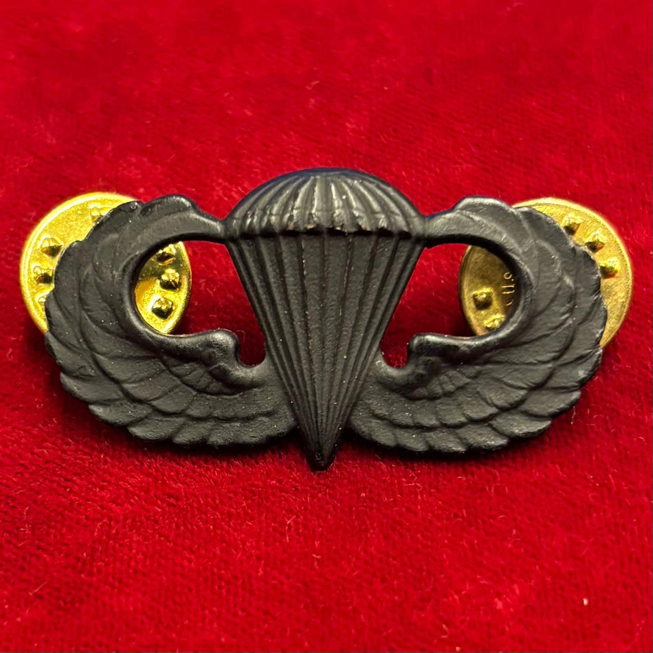 U.S. Army - Brevetto da Paracadutisti "Basic Parachutist" - in metallo nero