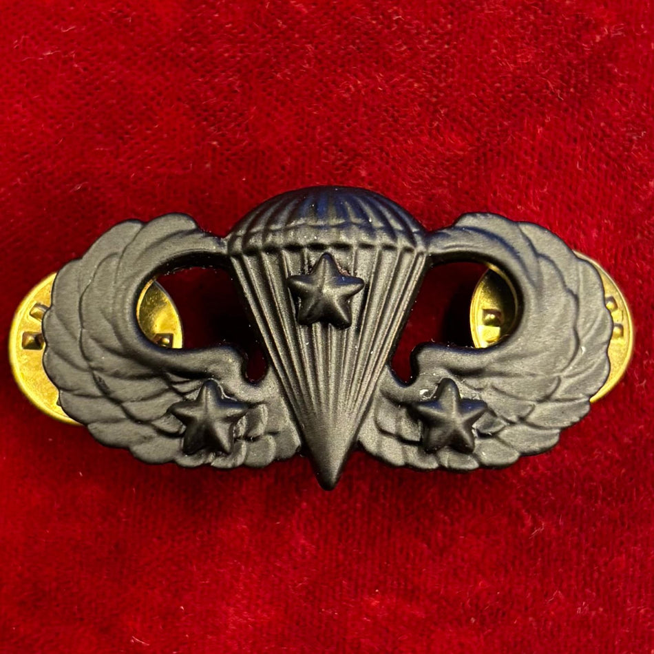 U.S. Army - Distintivo da Paracadutista "Basic- Three Combat Jumps" - in metallo nero