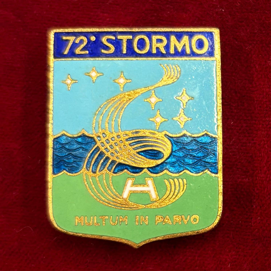 Distintivo numerato (371) del "72° Stormo" - Aeronautica Militare Marcato: S. Johnson