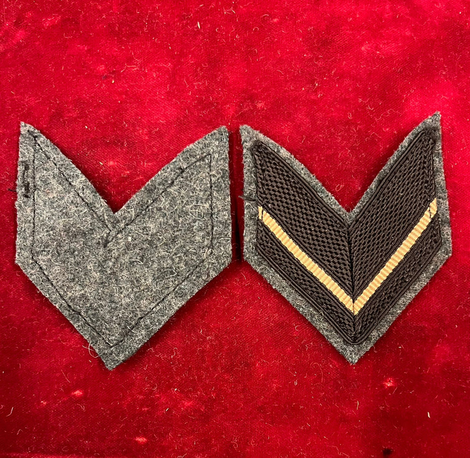 Regio Esercito - Coppia di gradi mimetici da manica  "caporale" su panno grigio/verde