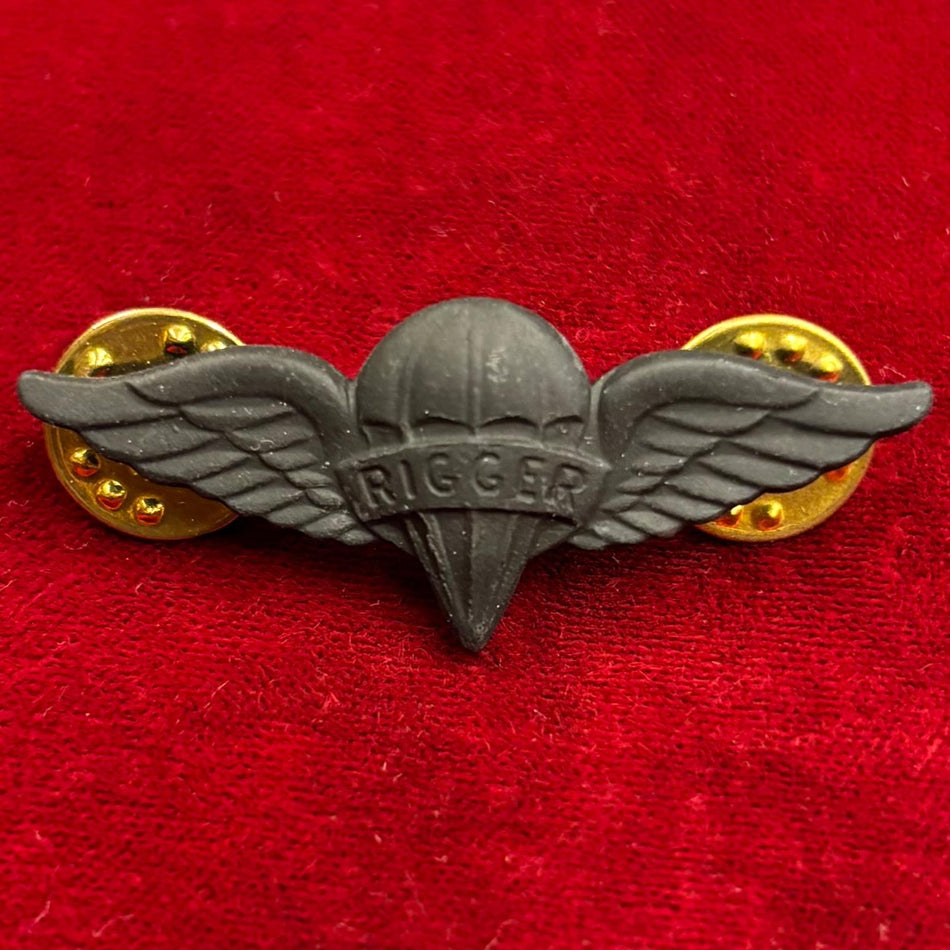 U.S. Army - Brevetto da Paracadutista "Parachute Rigger" - in metallo nero