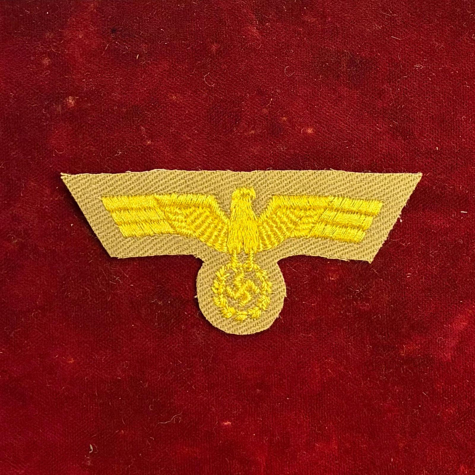 Aquila da bustina dell' Esercito tedesco Wehrmacht  su fondo kaki/tropicale  - VARIANTE