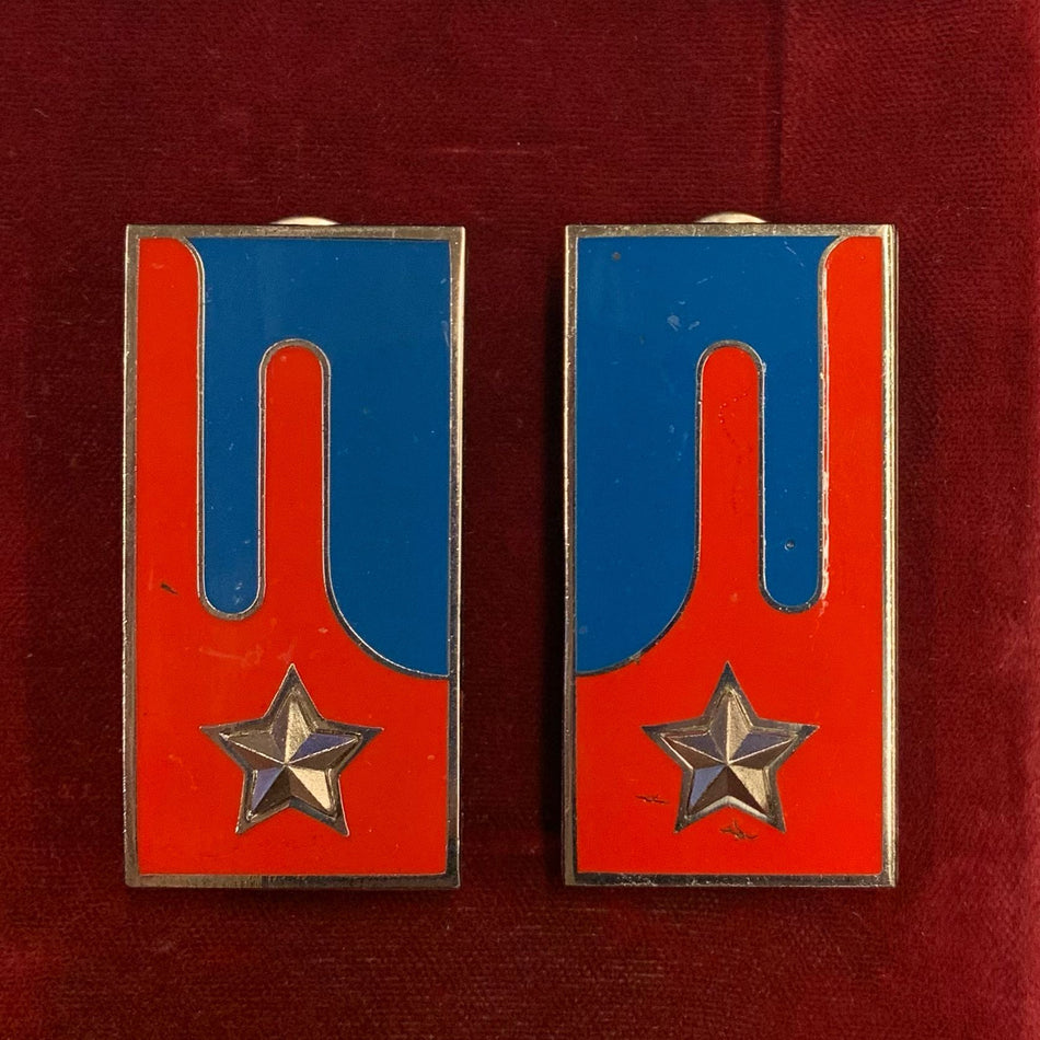 Mostrine metalliche in smalto con attacco a clips - Dim. 50x25 mm