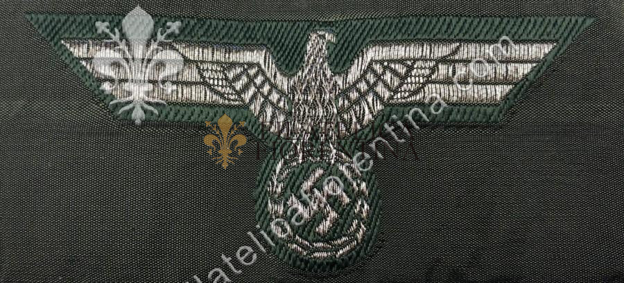 Aquila da Ufficiale in seta con filo argentato su fondo grigio/verde - mod. 1942
