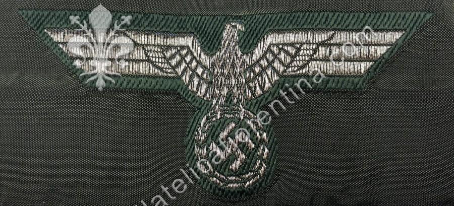 Aquila da Ufficiale in seta con filo argentato su fondo grigio/verde - mod. 1942