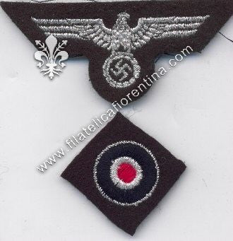 Completo da Ufficiale su fondo verde scuro da bustina