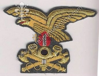 Fregio da Ufficiale dei Reparti Genio Guastatori Alpini - su fondo verde/grigio