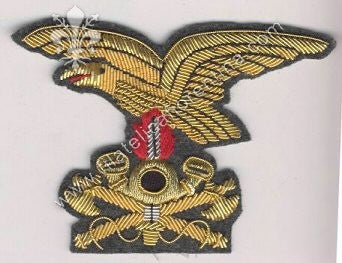 Fregio da Ufficiale dei Reparti Genio Guastatori Alpini - su fondo verde/grigio