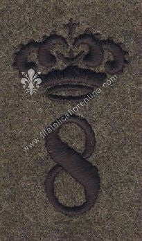 Fregio da Beretto su fondo grigio-verde della 1^ G.M dell' 8° Reggimento - CUNEO