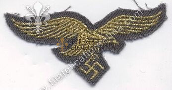 Aquila da Generale in filo dorato su fondo grigio chiaro