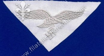 Aquila da Ufficiale in filo argentato su fondo bianco - modello in seta triangolare