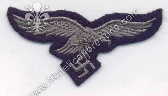 Aquila da truppa in panno su fondo blu