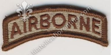 Scritta da spalla "AIRBORNE" marrone su sabbia (bordo scuro)