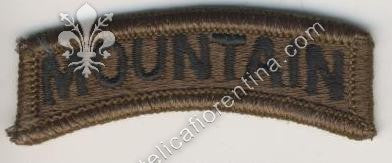 Scritta da spalla "MOUNTAIN" marrone/verde