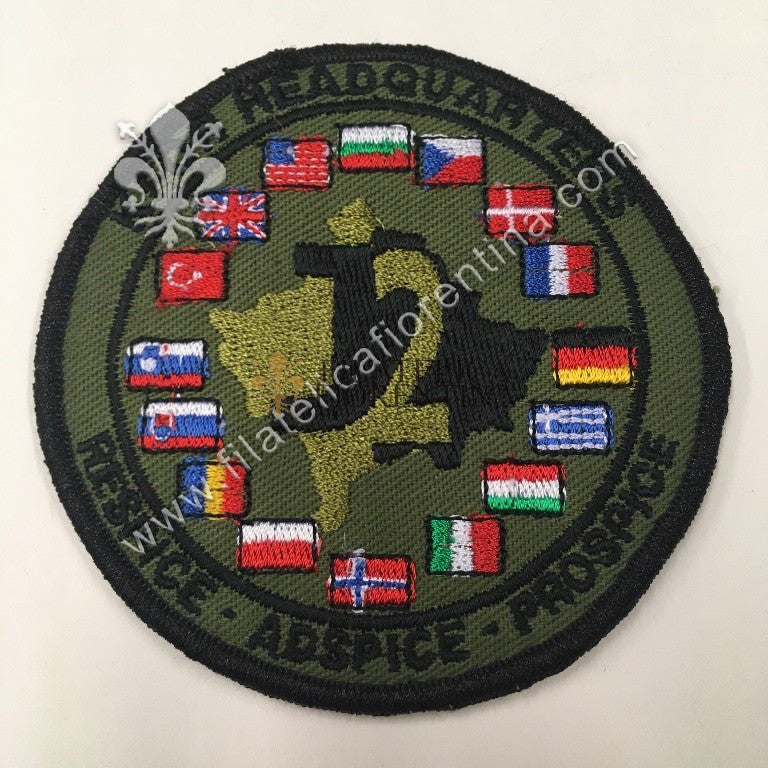 Distintivo KFOR HEADQUARTERS . Respice - Adspice - Prospice (con velcro)