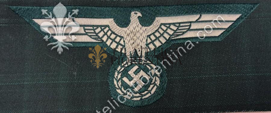 Aquila da truppa filo bianco su fondo verde scuro