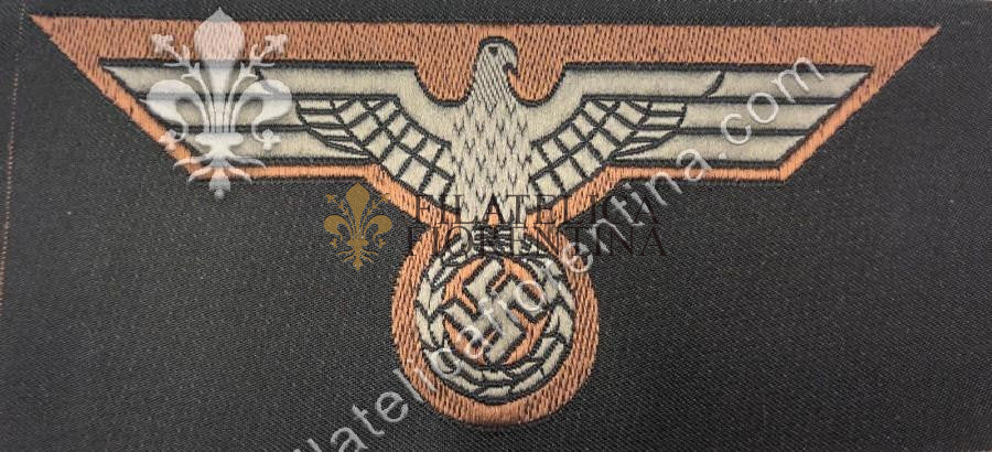Aquila da petto da truppa - filo grigio, su fondo marrone