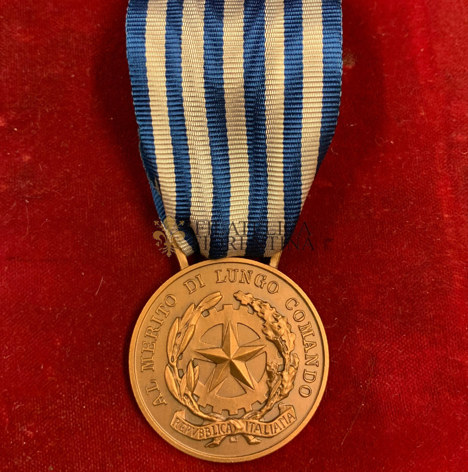 Repubblica Italiana - Medaglia "Al Merito di Lungo Comando" Guardia di Finanza - grado Bronzo - s. Johnson