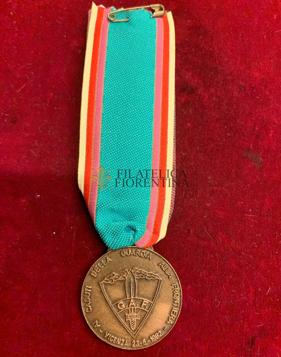 Medaglia in fusione "Ai caduti della Guardia alla Frontiera - Vicenza 1982"
