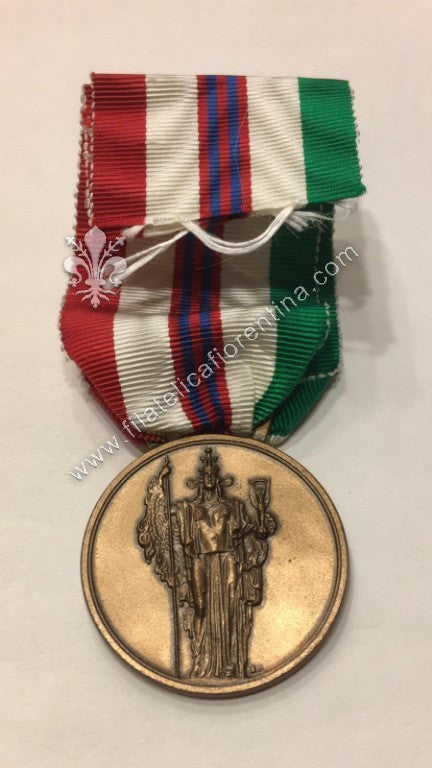 Medaglia per la Campagna 1943 - 45 della II^ Guerra Mondiale con nastrino