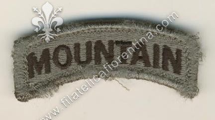 Scritta da applicare sulla spalla "mountain" - mod. nero su grigio