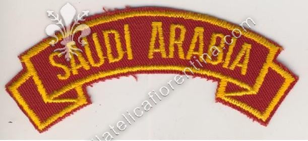 "Saudi Arabia" giallo su rosso scuro