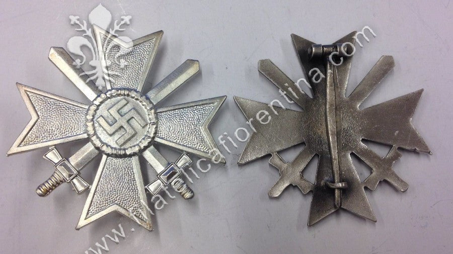 Croce al Merito di Guerra di 1^ classe con spade ( attacco a spillo )