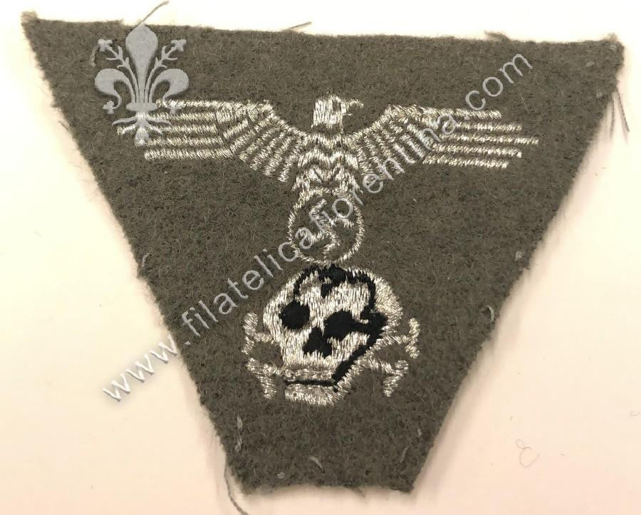 Aquila e totenkopf SS da ufficiale su panno feldgrau grigio