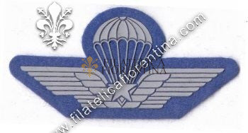 Brevetto militare di paracadutismo - in gomma grigio su azzurro